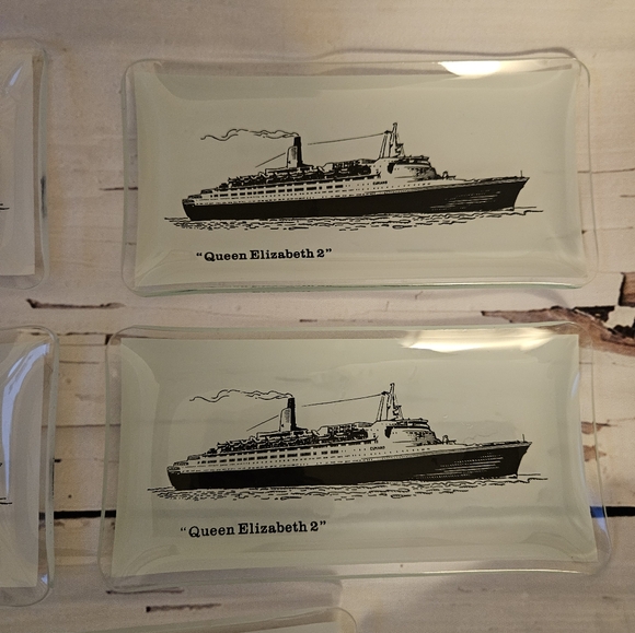 Vintage Set of Five Queen Elizabeth 2 Ship Small Plates - Picture 4 of 10